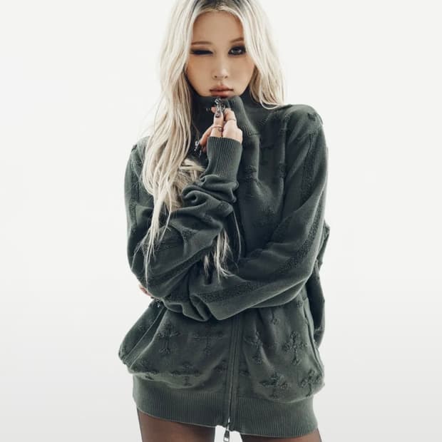 Cross Boucle Knit Zip-Up (Khaki)2