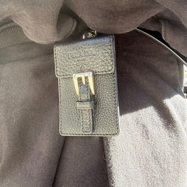 프라다 사피아노 레더 미니 카드 키링