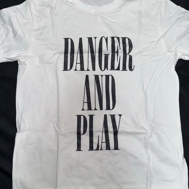 아이시토 ICYTO DANGER AND PLAY 티셔츠
