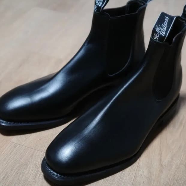 알엠윌리엄스 컴포트 크래프트맨 블랙 레더 첼시부츠