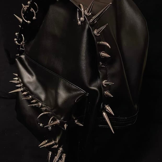 레더 스파이크 블랙 백팩