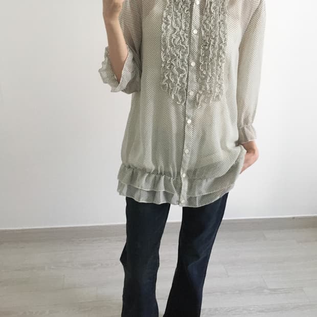 mini dot frill blouse