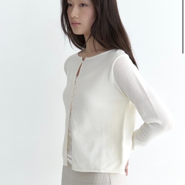 오브네어 Serre Button Cardigan Spring Ivory