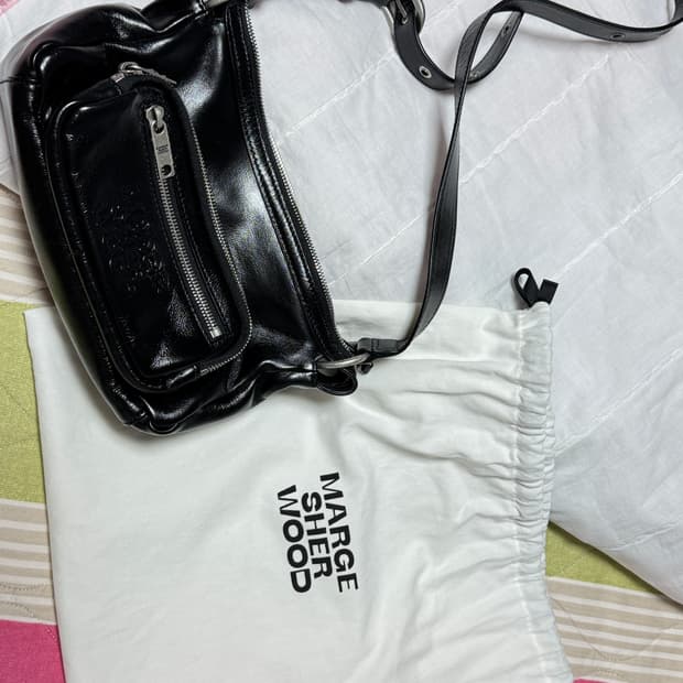 마지셔우드 크로스백