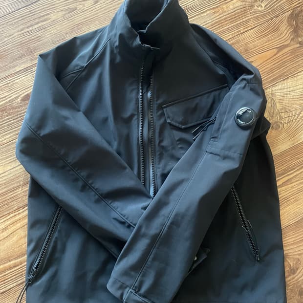 CP컴퍼니 쉘자켓