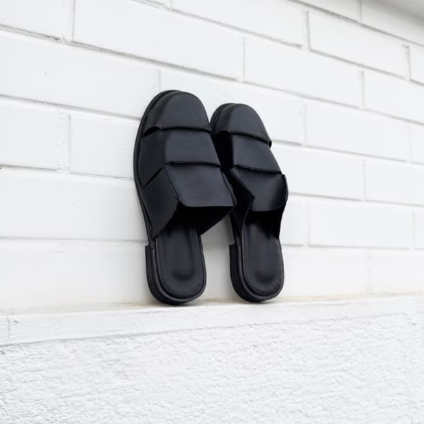 Round dark mule / black