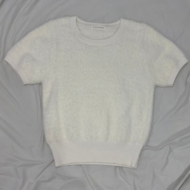 로걀탑 여리핏 화이트 반팔니트 