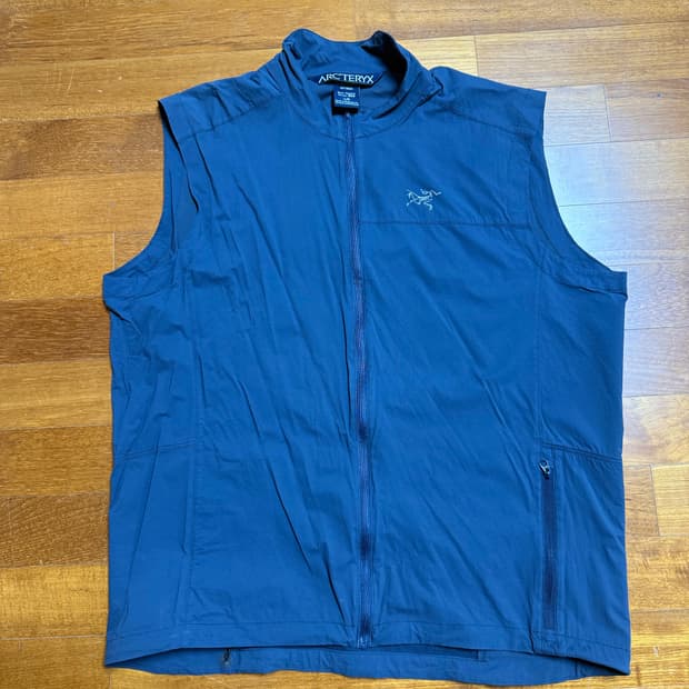 아크테릭스 네이비 베스트