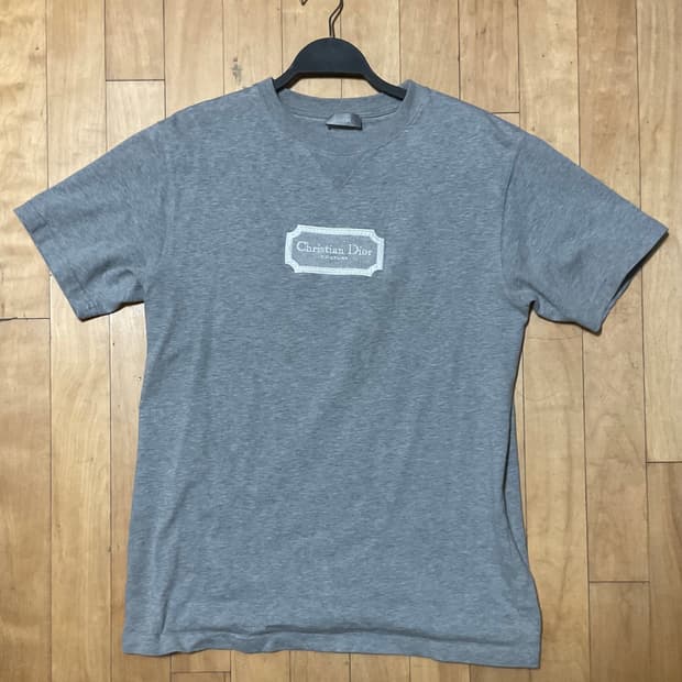디올 꾸뛰르 자수로고 반팔티