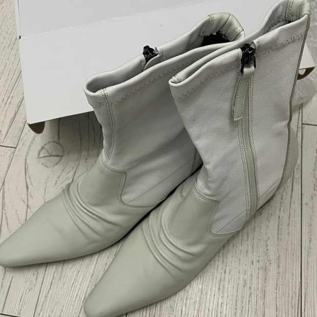 마뗑킴 화이트 부츠 245