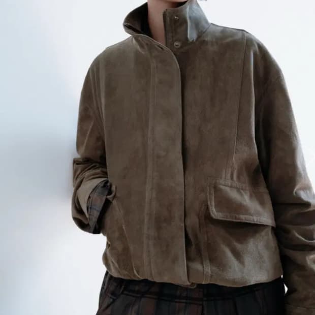 모노하 Suede High Neck Jumper-New Khaki