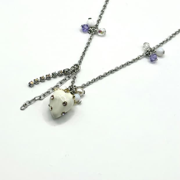 Annasui white berry  necklace