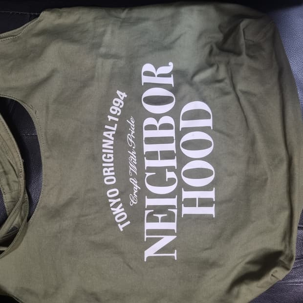 네이버후드 숄더백 카키 