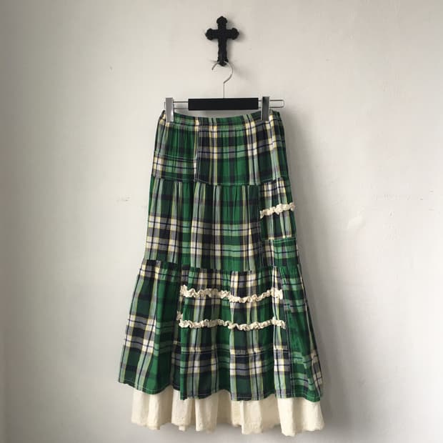 Check pattern skirt