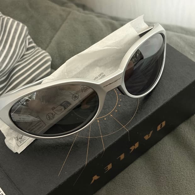 오클리 0009438 아이자켓 실버