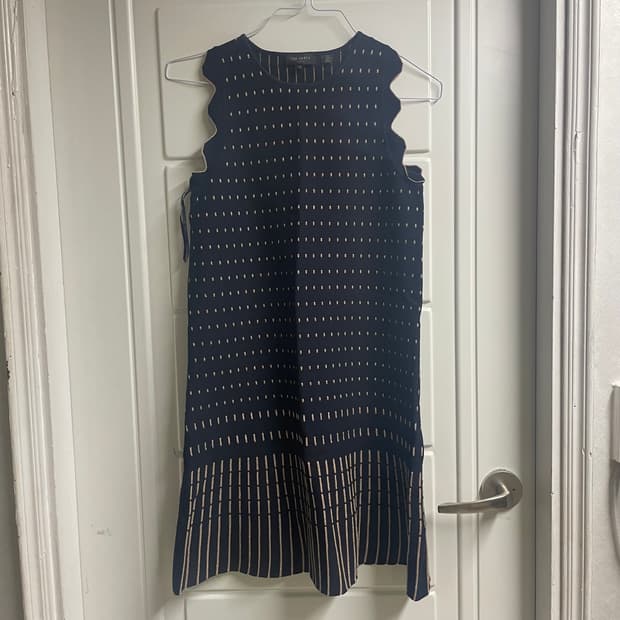 TED BAKER(테드베이커) 네이비골드 슬리브리스 원피스