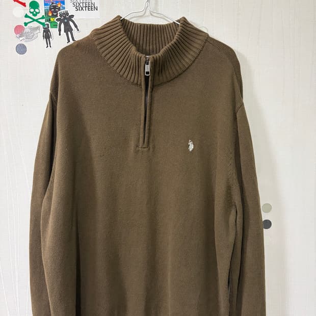 U.S. POLO ASSN. 브라운 하프집업 니트