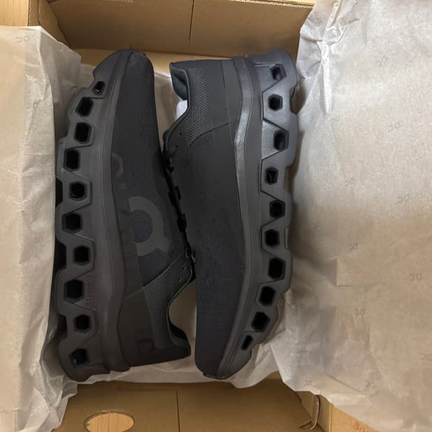 클라우드몬스터 올블랙 us9.5 새제품