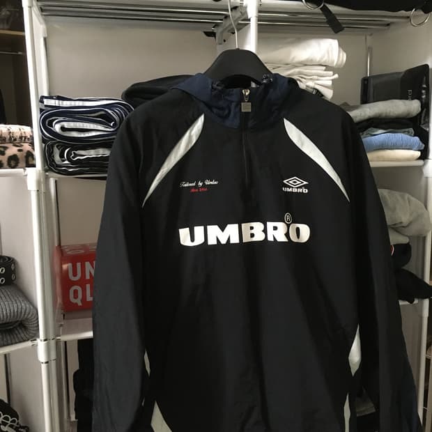 엄브로 웜업 아노락 바람막이