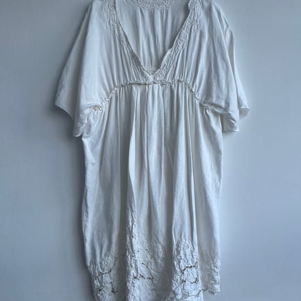 화이트 넥플라워 원피스