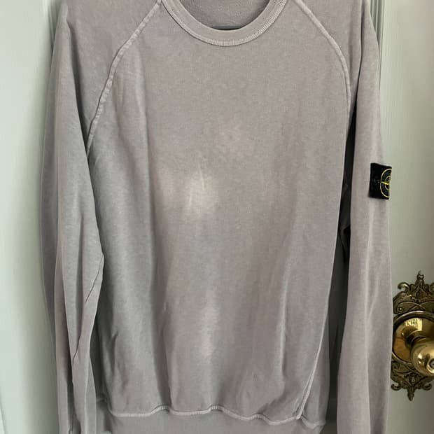 스톤아일랜드 라벤더 그레이 맨투맨 100