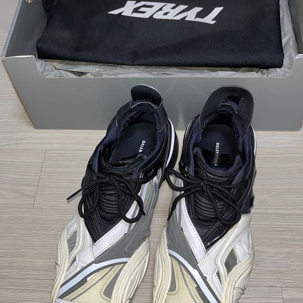 발렌시아가 TYREX 타이렉스 블랙/화이트 40