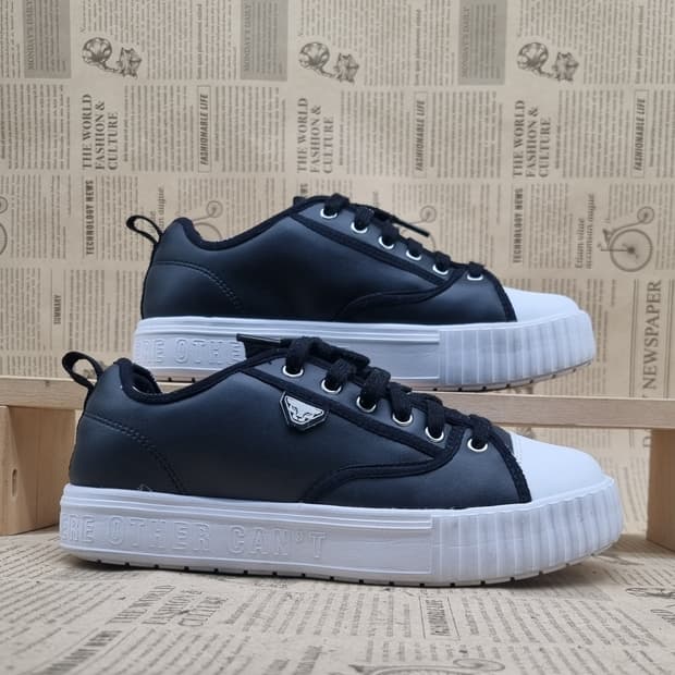 다이나핏 팬콕 레터링 스니커즈245