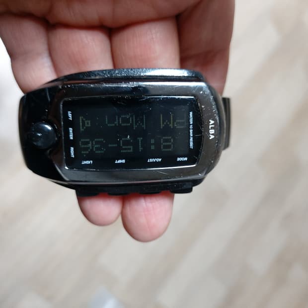 알바에서 나온 디지털 전자시계