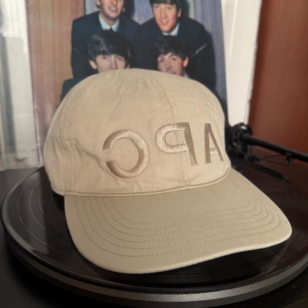 아페쎄 로고 반전 볼캡