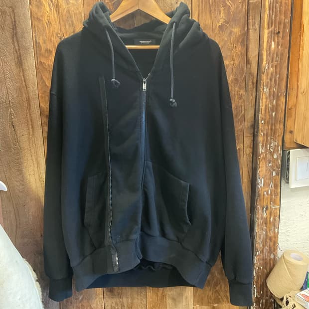 언더커버 비대칭 후드집업