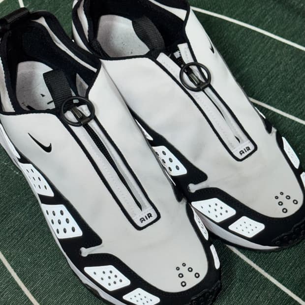 나이키 SNDR 블랙 앤 화이트 290