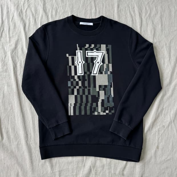 지방시 카모플라쥬 17 스웻 맨투맨 M