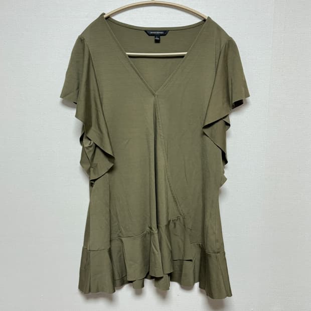 바나나리퍼블릭 카키색 프릴 블라우스