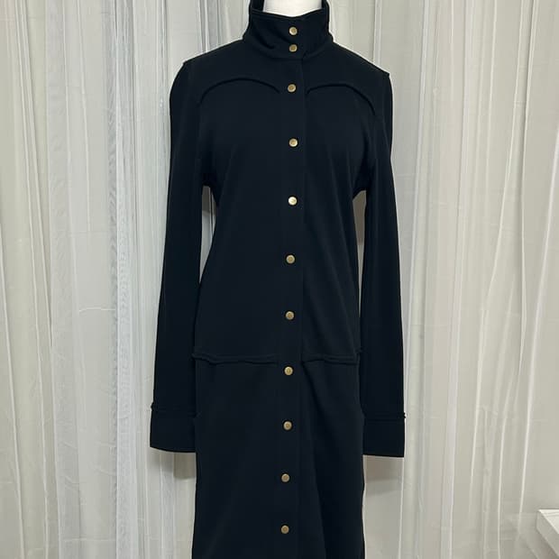 고딕 하이넥 버튼 슬림핏 원피스 