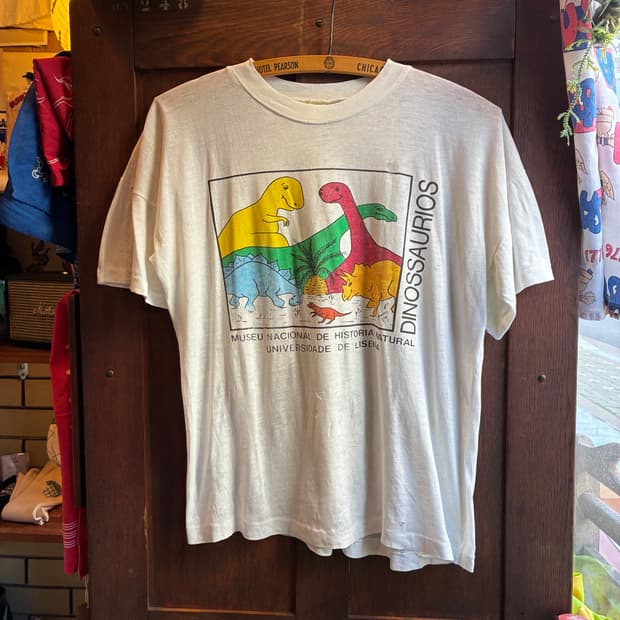 80’s Dinossauros Museum Graphic T-Shirt