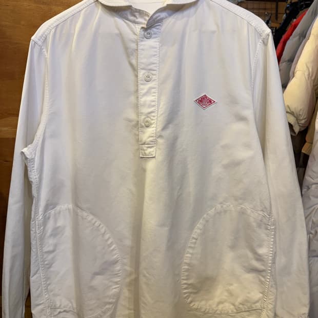 단톤 화이트 하프 셔츠