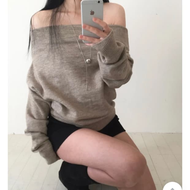 블랙업  오프숄더 니트 베이지 