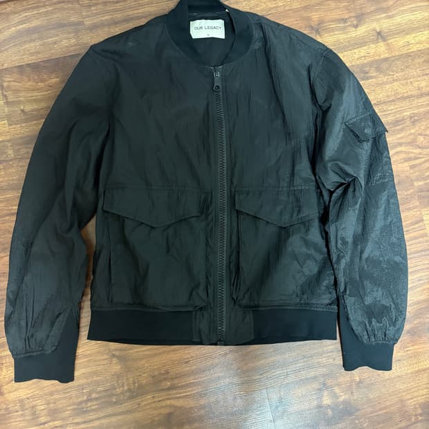 아워레가시 봄버