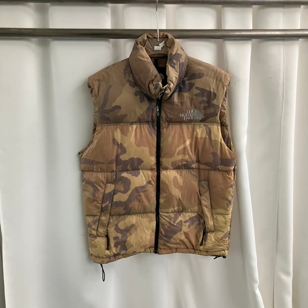 06's 노스페이스 700 카모플라쥬 센터 로고 눕시 다운 베스트 M