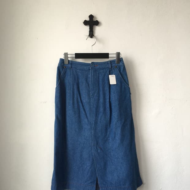 Back layer point denim skirt