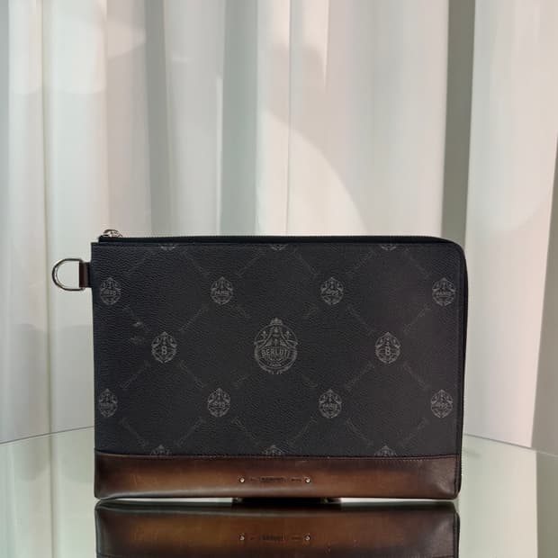 [정품] 벨루티 시그니처 캔버스 앤 레더 도큐먼트 클러치백