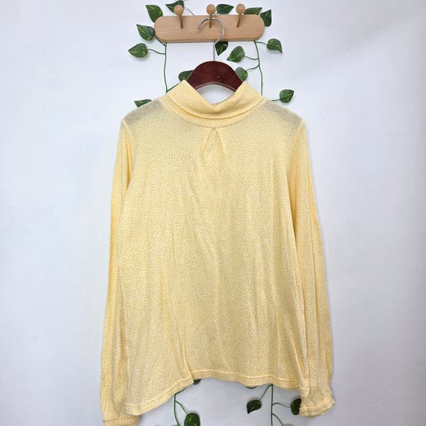 노랑 잔꽃 목폴라 슬리브