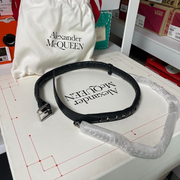 알렉산더 맥퀸 블랙 벨트 + 더스트백