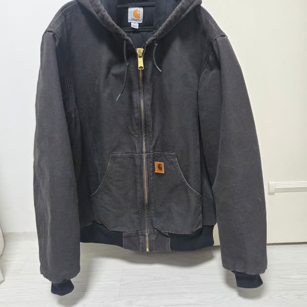 칼하트 워크자켓 J130 샌드스톤 블랙 M