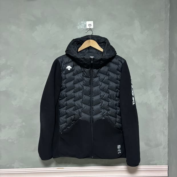 데상트 퀄팅 하이브리드 패딩 플리스 자켓 블랙