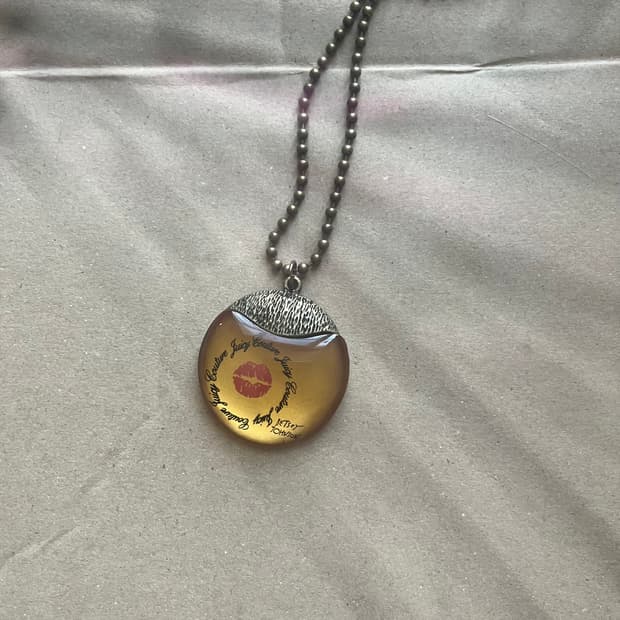 빈티지 목걸이 입술 레터링 문진 갸루 