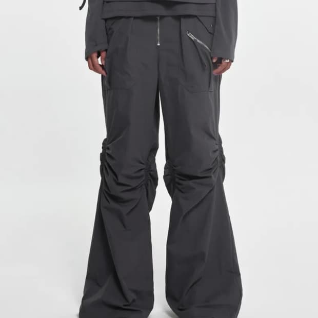 나체 집 디테일 팬츠 블랙