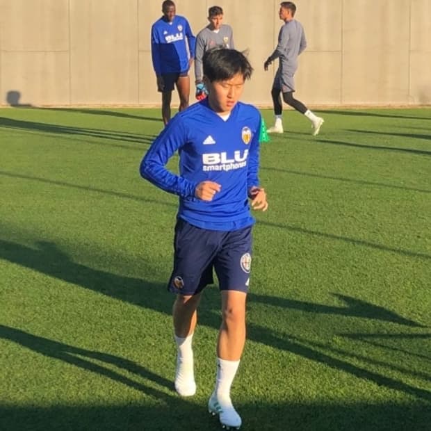 아디다스 발렌시아cf 트레이닝탑 웜업  M 이강인 축구 레플리카 유니폼