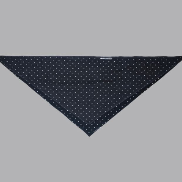 더뮤지엄비지터 도트 스카프