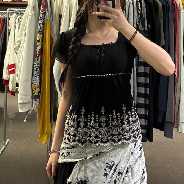 M)Japanese vintage 화이트 자수 디테일 반팔 블라우스